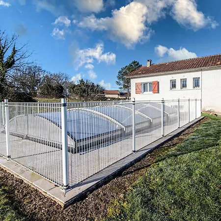 Semesterbostad Maison Au Calme Et Piscine Privee *