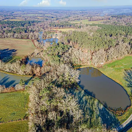 Prázdninový dům Maison Au Calme Et Piscine Privee *